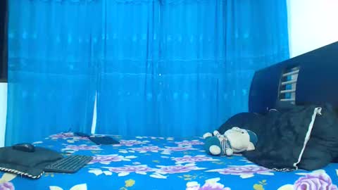 Snapshot of hot_sharks__ chatting on October 2025 10:27:02 AM Hot Sharks online show from October 2025 10:27:02 AM