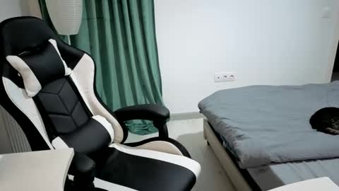 Hotboyshorny online show from April 2026 05:02:02 PM