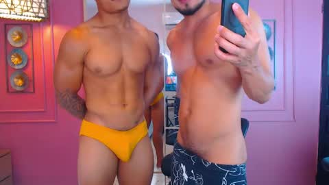 Snapshot of hotcrew_ chatting on May 2026 07:41:02 PM Hussain aaron and Ekko online show from May 2026 07:41:02 PM