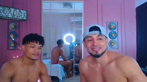 Snapshot of hotcrew_ chatting on May 2026 01:26:01 PM Hussain aaron and Ekko online show from May 2026 01:26:01 PM