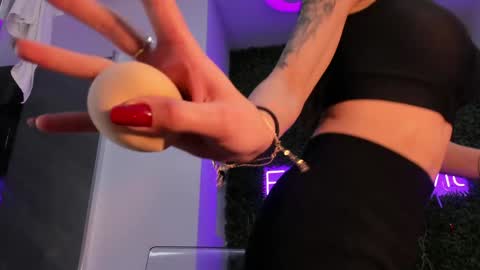 hotfallingdevil online show from February 2026 05:39:01 AM