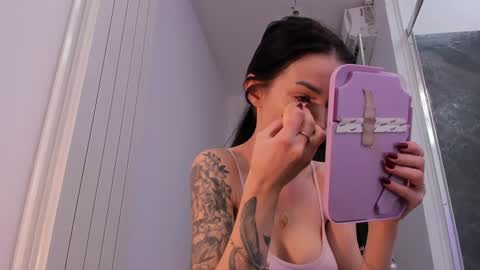 hotfallingdevil online show from February 2026 05:47:01 AM