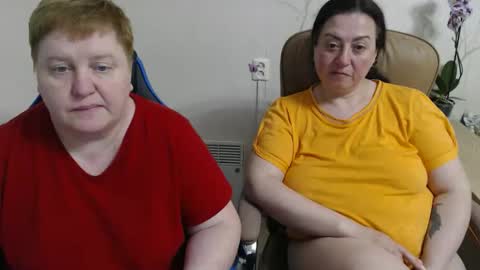 Snapshot of hotfiremommy chatting on April 2026 08:57:02 PM LimonkaFire online show from April 2026 08:57:02 PM