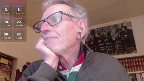 Snapshot of hotlux_54 chatting on April 2026 09:28:01 PM hotlux_54 online show from April 2026 09:28:01 PM