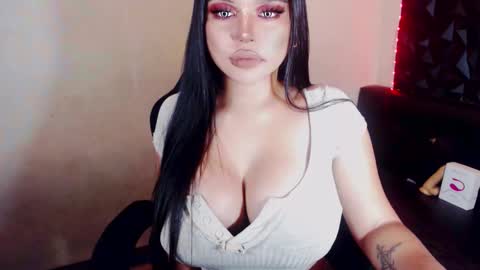 Snapshot of hotsexyhugetrans chatting on December 2024 03:20:02 PM Marga Avery online show from December 2024 03:20:02 PM