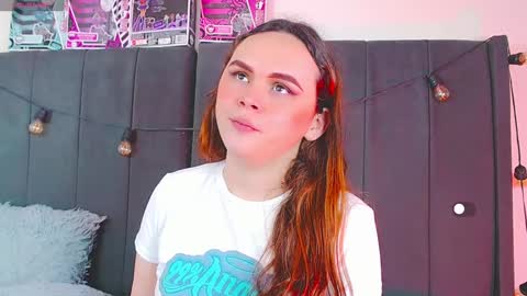 Snapshot of hotsisterssamdlers chatting on February 2025 01:00:01 AM LINDADAYANA online show from February 2025 01:00:01 AM