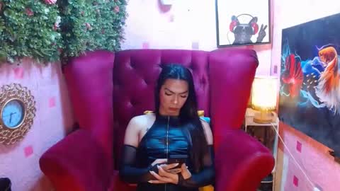 Snapshot of hotsummerx chatting on January 2025 12:24:01 PM Summer online show from January 2025 12:24:01 PM