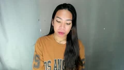 jelaigrande  online show from April 2026 11:18:01 PM