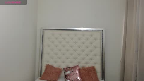 Snapshot of hott_eryka chatting on January 2025 08:43:02 AM Eryka online show from January 2025 08:43:02 AM