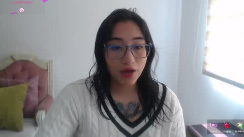 Snapshot of hottbee1 chatting on December 2024 04:01:02 PM AMY online show from December 2024 04:01:02 PM