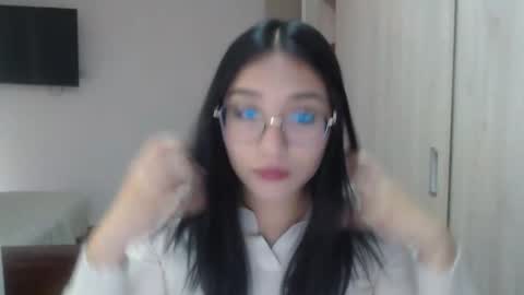 Snapshot of hottbee1 chatting on February 2025 07:16:02 PM AMY online show from February 2025 07:16:02 PM