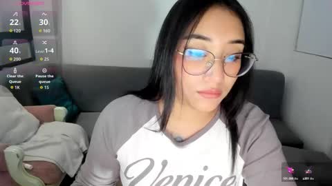 Snapshot of hottbee1 chatting on September 2025 07:57:01 PM AMY online show from September 2025 07:57:01 PM