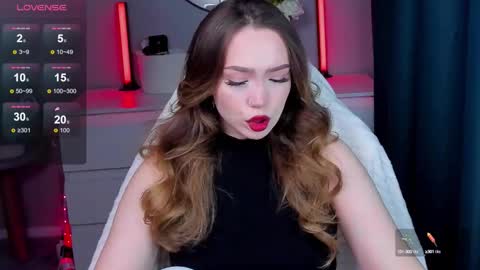 hello Im Eva online show from October 2025 12:02:01 PM