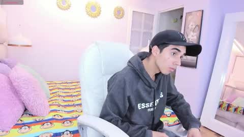 hottiie_guy online show from October 2025 06:21:01 PM
