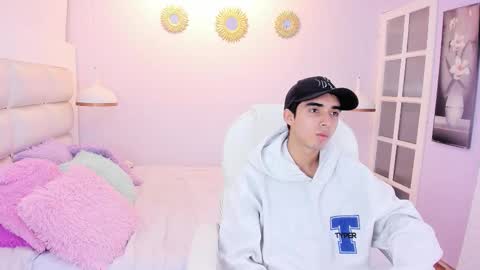 hottiie_guy online show from November 2025 06:29:02 PM