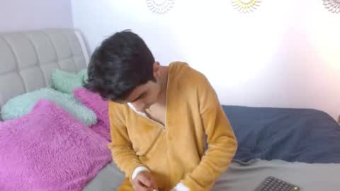 hottiie_guy online show from November 2025 06:04:02 PM