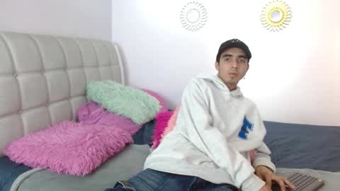 hottiie_guy online show from November 2025 06:34:02 PM