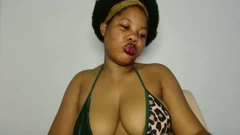 hotty_lora889 online show from April 2026 08:09:02 AM