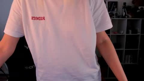 Nessie and Jessie online show from January 2026 11:26:01 AM