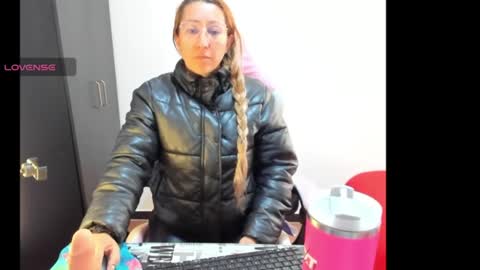 Snapshot of hottychrystal chatting on June 2026 01:37:02 PM hottychrystal online show from June 2026 01:37:02 PM