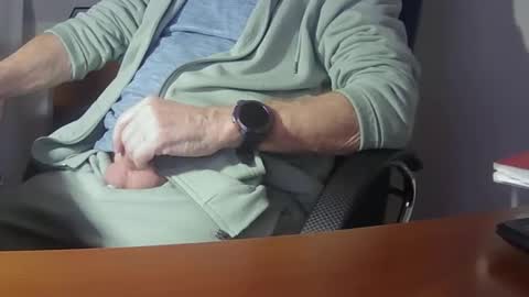 Snapshot of hpeter111 chatting on January 2025 07:21:01 PM Peter online show from January 2025 07:21:01 PM