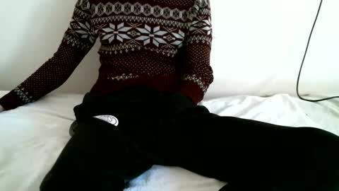 Snapshot of hug_me chatting on February 2025 01:30:01 PM Keanu online show from February 2025 01:30:01 PM