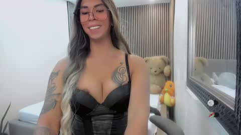 Snapshot of hugecockgoddessxxx chatting on January 2025 02:08:02 PM Queen karen grey online show from January 2025 02:08:02 PM
