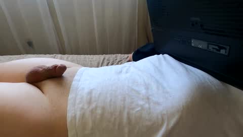 HugeCumshots online show from October 2025 05:46:01 PM