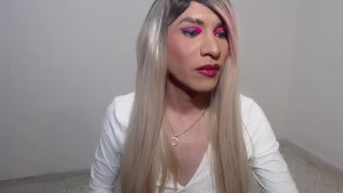 Danezka online show from December 2025 05:15:02 AM