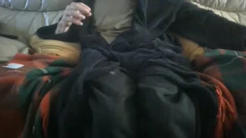 Snapshot of hugenob4u chatting on November 2025 03:25:02 PM hugenob4u online show from November 2025 03:25:02 PM