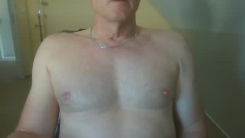 Snapshot of hundeleine chatting on May 2026 06:42:02 AM hundeleine online show from May 2026 06:42:02 AM