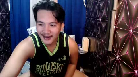 hunkylloyd online show from December 2024 05:15:01 AM