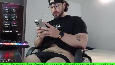 Snapshot of hunter_of_mn chatting on December 2024 10:33:02 PM online show from December 2024 10:33:02 PM