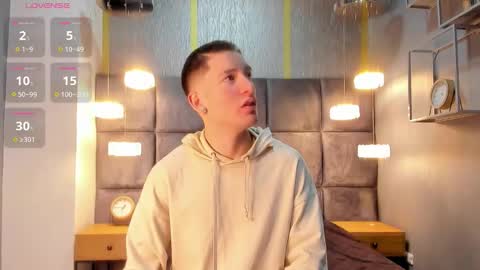 hunterheat_ online show from November 2025 12:05:02 PM