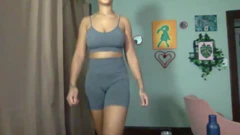 Snapshot of hunyybunz chatting on January 2025 04:11:01 PM Goddess Hunyy online show from January 2025 04:11:01 PM