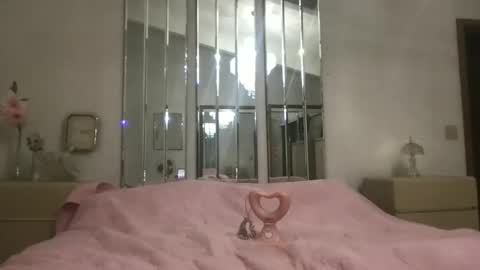 Snapshot of hunyybunz chatting on October 2025 12:15:02 AM Goddess Hunyy online show from October 2025 12:15:02 AM