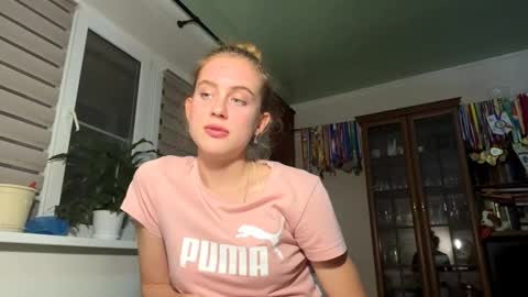 Snapshot of huongbaldinger chatting on November 2025 05:45:02 PM Gloria online show from November 2025 05:45:02 PM