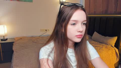 Snapshot of hwadwellingham chatting on April 2026 07:15:02 AM Lily online show from April 2026 07:15:02 AM