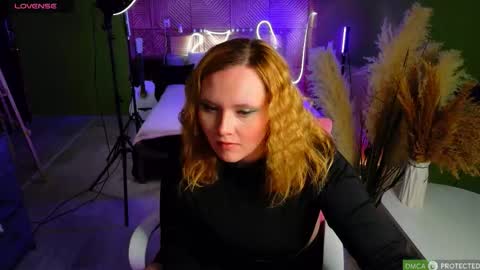 Julia online show from November 2025 08:41:01 PM