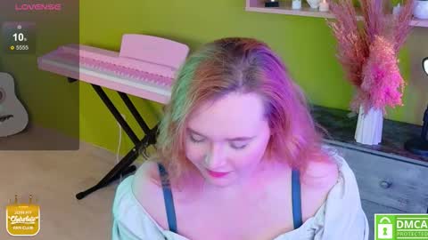 Julia online show from November 2025 09:29:02 PM