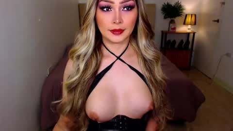 QUEEN SUSSIE BROWN online show from December 2025 03:58:02 AM