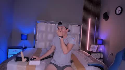 iam_mathias online show from October 2025 08:30:02 PM