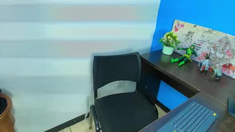 Iam Smith  online show from March 2026 04:20:02 AM