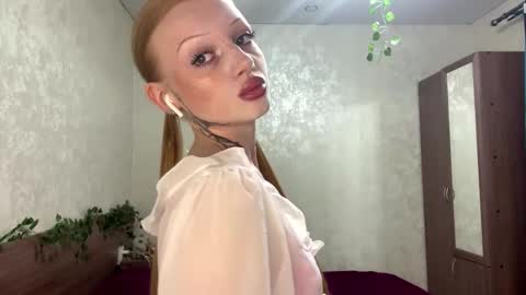 Lylu online show from November 2025 04:23:02 AM