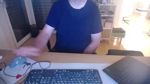 iandy12 online show from September 2025 09:59:02 PM