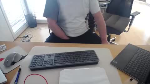 iandy12 online show from April 2026 06:09:01 AM