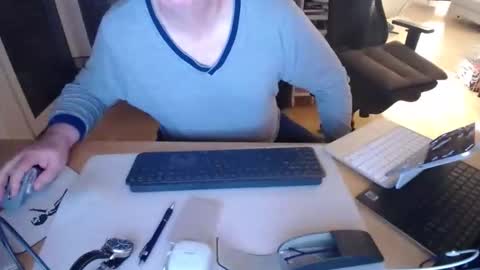 iandy12 online show from April 2026 09:38:01 PM