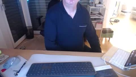 iandy12 online show from April 2026 09:45:02 PM