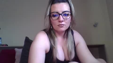 Yasmine online show from February 2026 01:42:02 PM