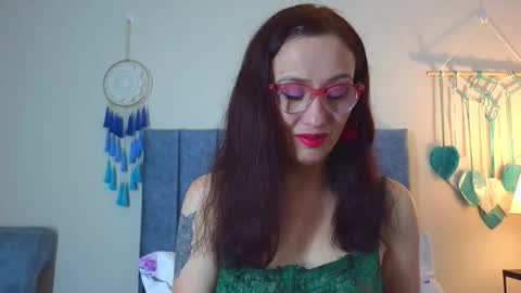 Iberian Moon online show from November 2025 05:34:01 PM